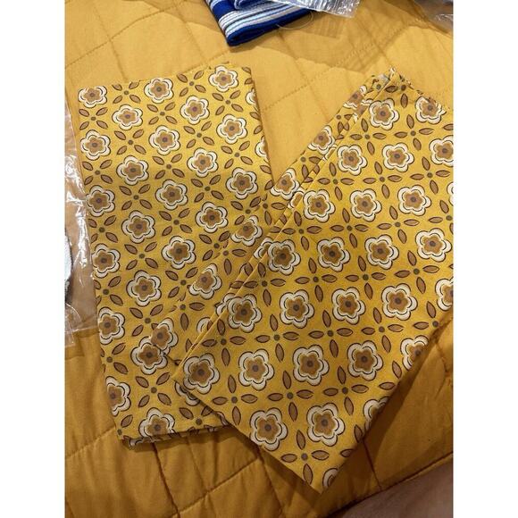 Longaberger Baskets Golden Fields Napkins 19" Square Fabric - NEW set of 2 maize - Picture 1 of 1